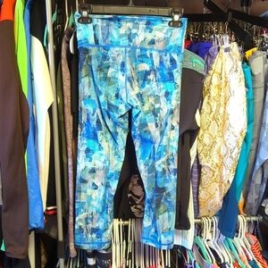 Lululemon crops size 6